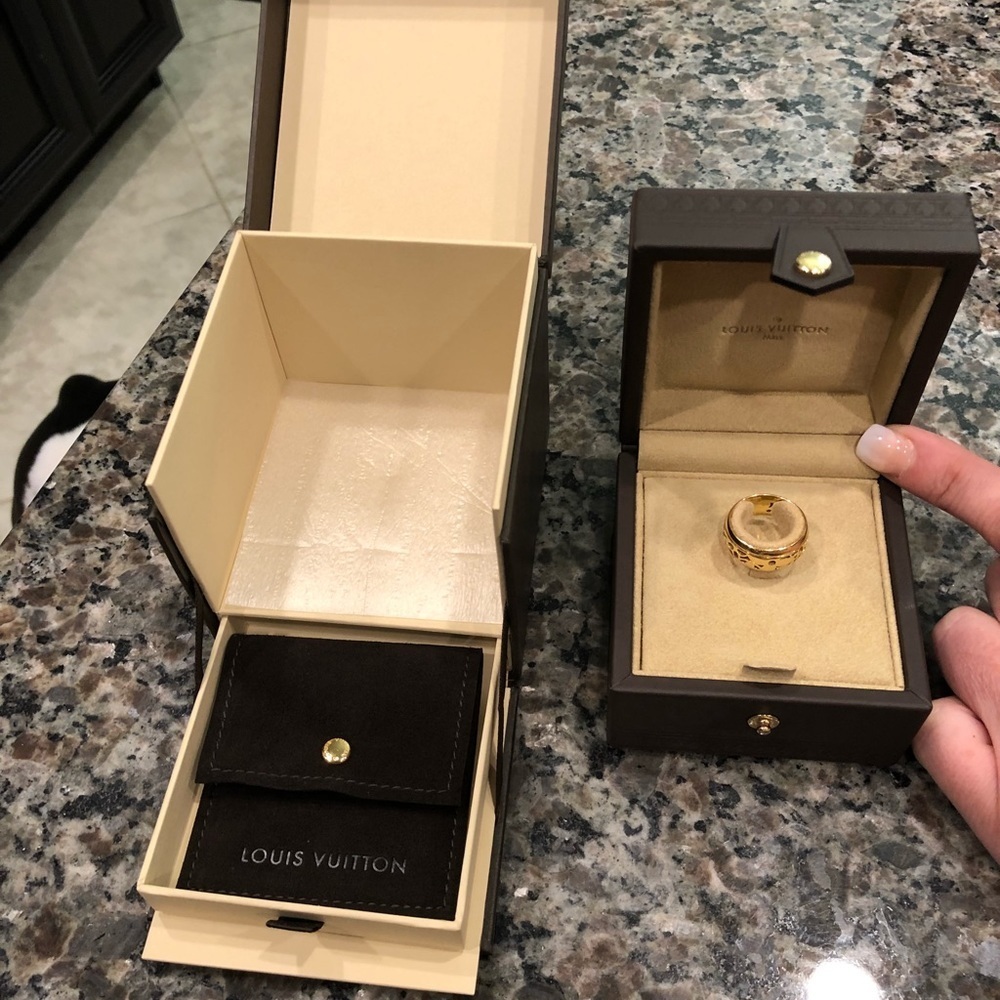 Authentic Louis Vuitton Blossom 18K Ring. RARE